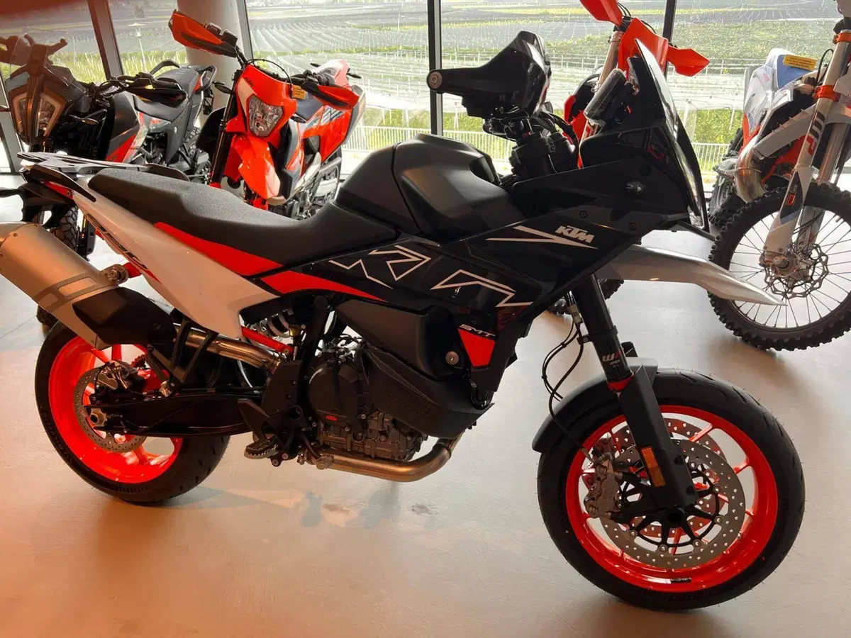KTM 890 SMT (2023 - 25)