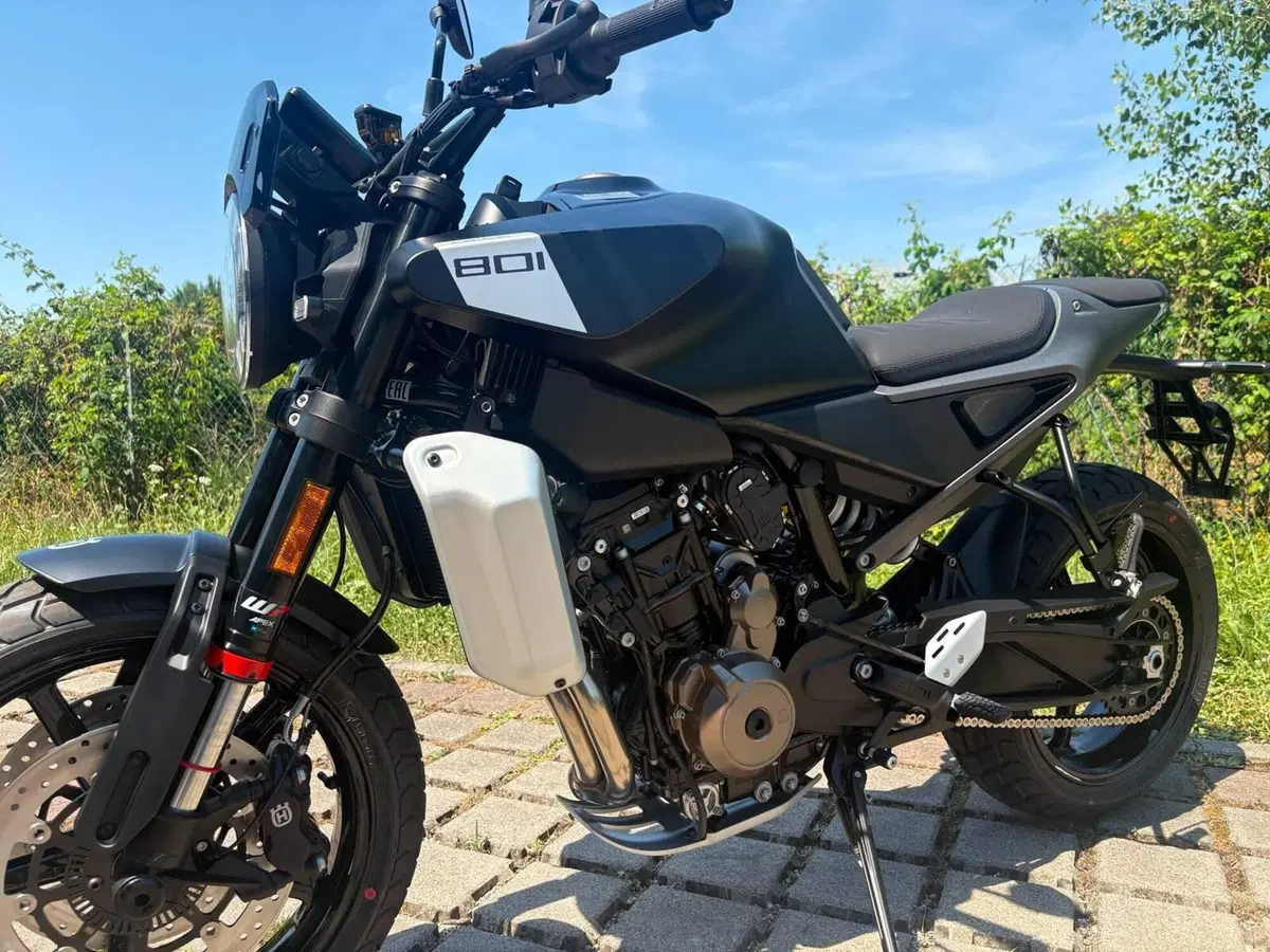Husqvarna Svartpilen 801 L (2025 - 26) (4)