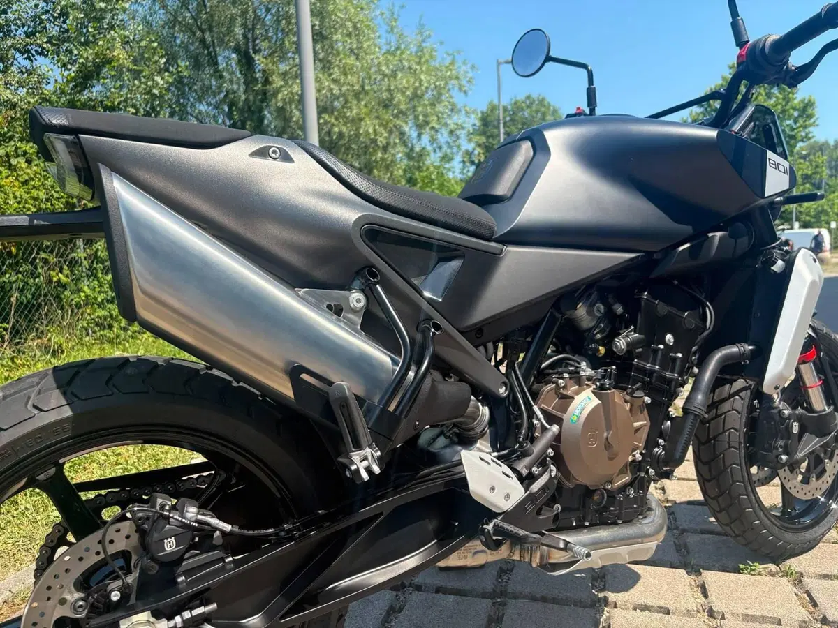 Husqvarna Svartpilen 801 L (2025 - 26) (6)