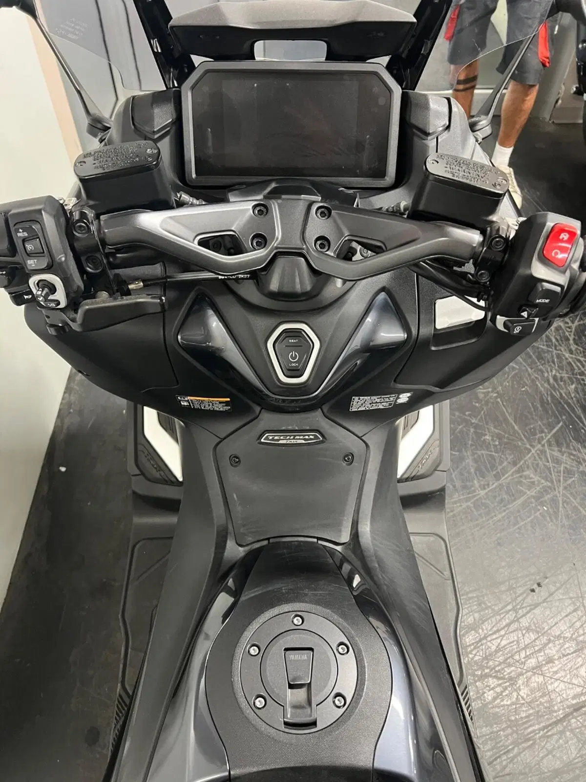 Yamaha T-Max 560 Tech Max (2022 - 24) (7)