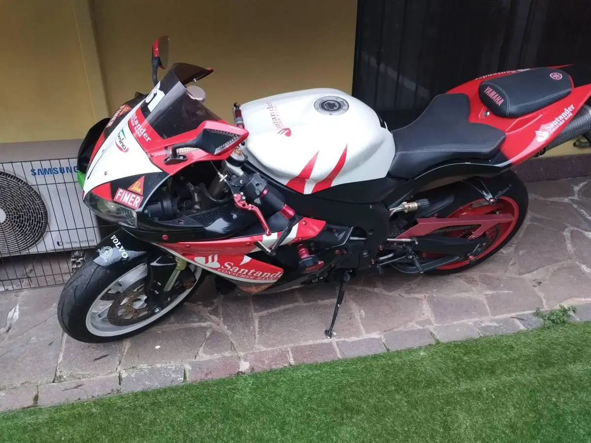 Yamaha YZF R1 (2004 - 05) (2)