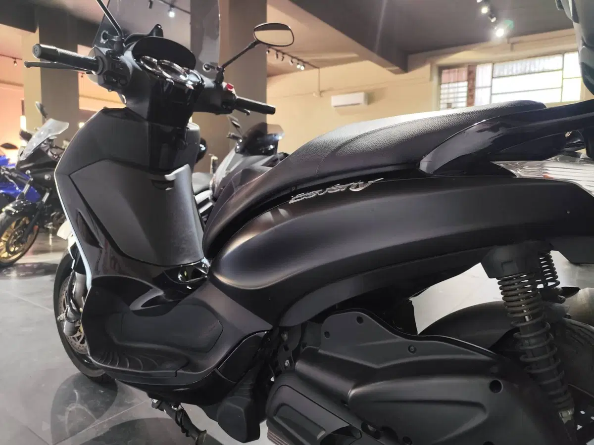 Piaggio Beverly 300 i.e. ABS-ASR (2016 - 20) (6)