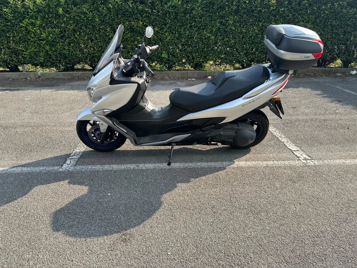 Suzuki Burgman 400 (2022 - 24) (2)