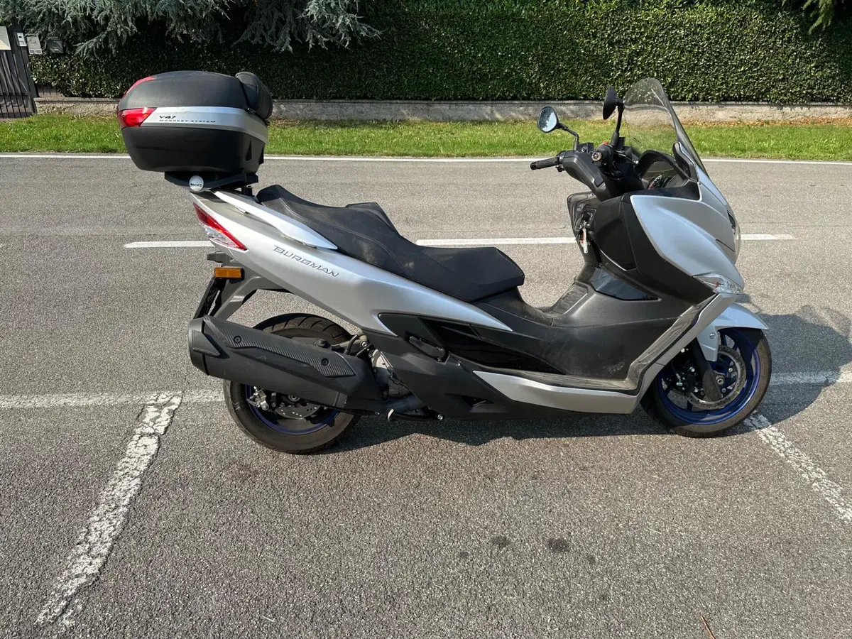 Suzuki Burgman 400 (2022 - 24) (4)