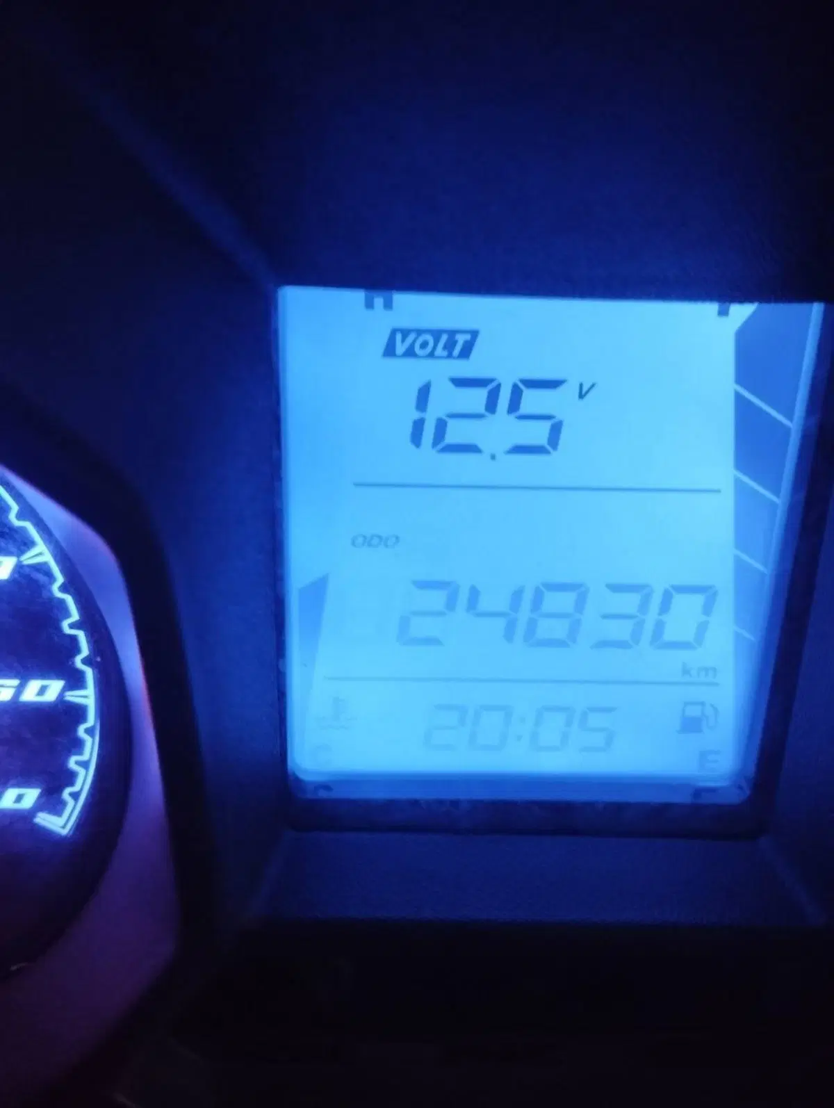 Kymco Downtown 350i TCS (2021 - 25) (11)