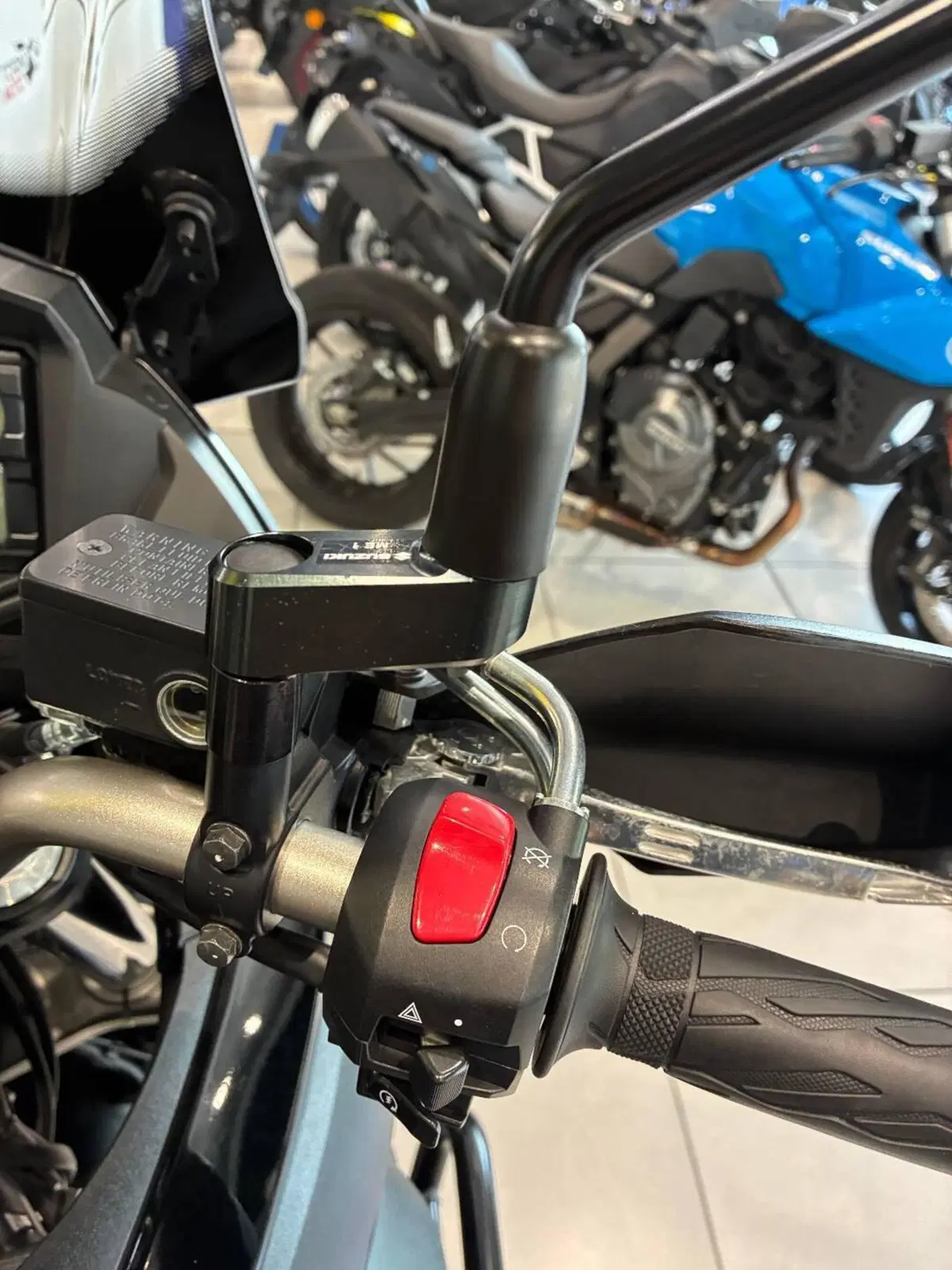 Suzuki V-Strom 650XT Explorer (2022 - 25) (4)