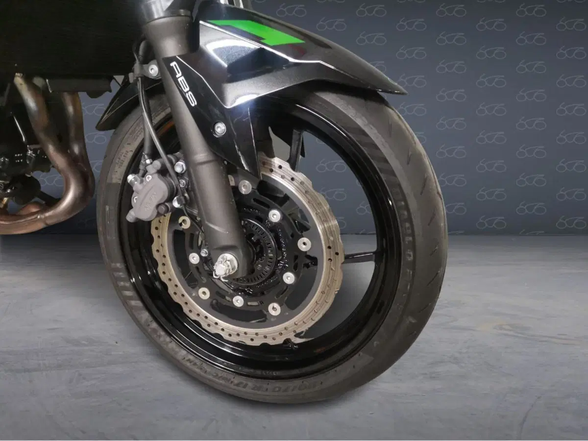 Kawasaki Z 400 (2023) (5)