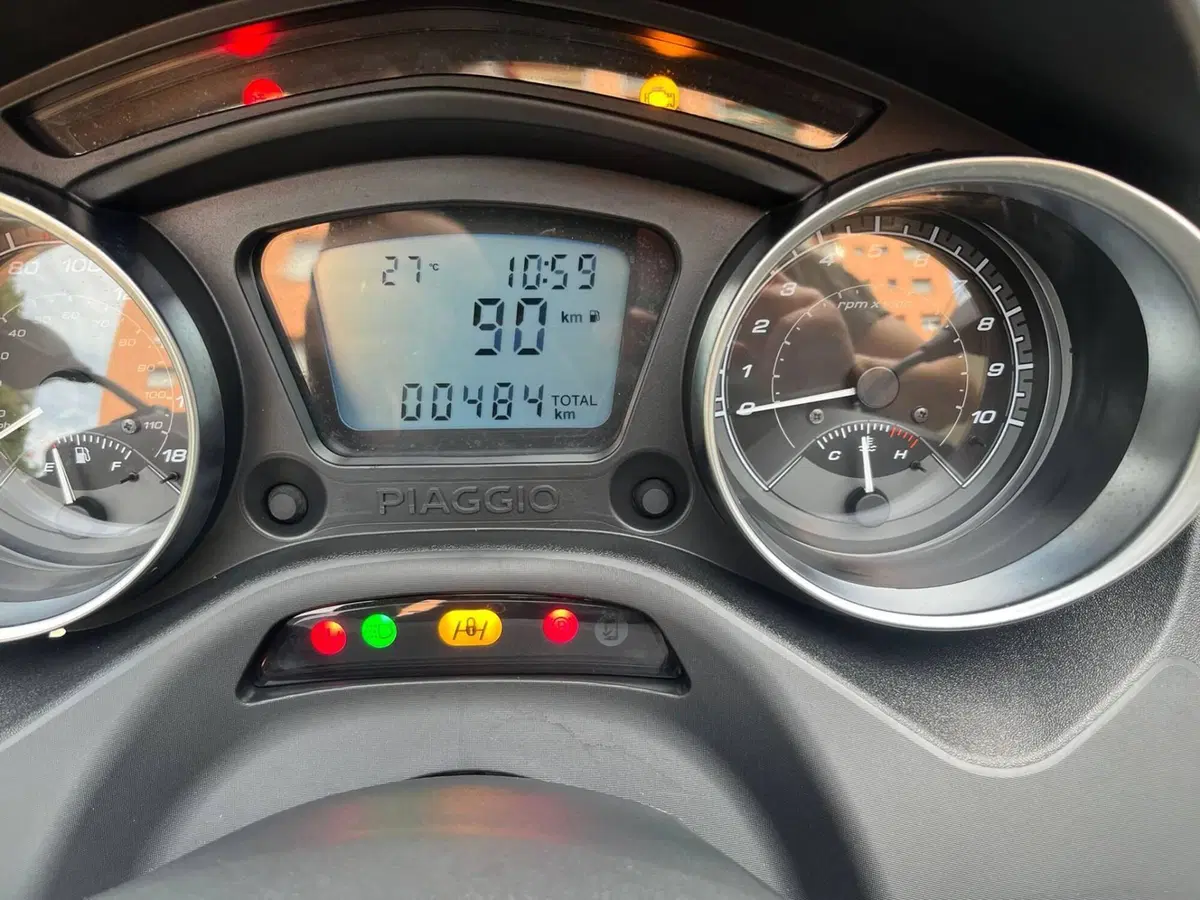 Piaggio MP3 300 ABS Hpe (2021 - 24) (3)