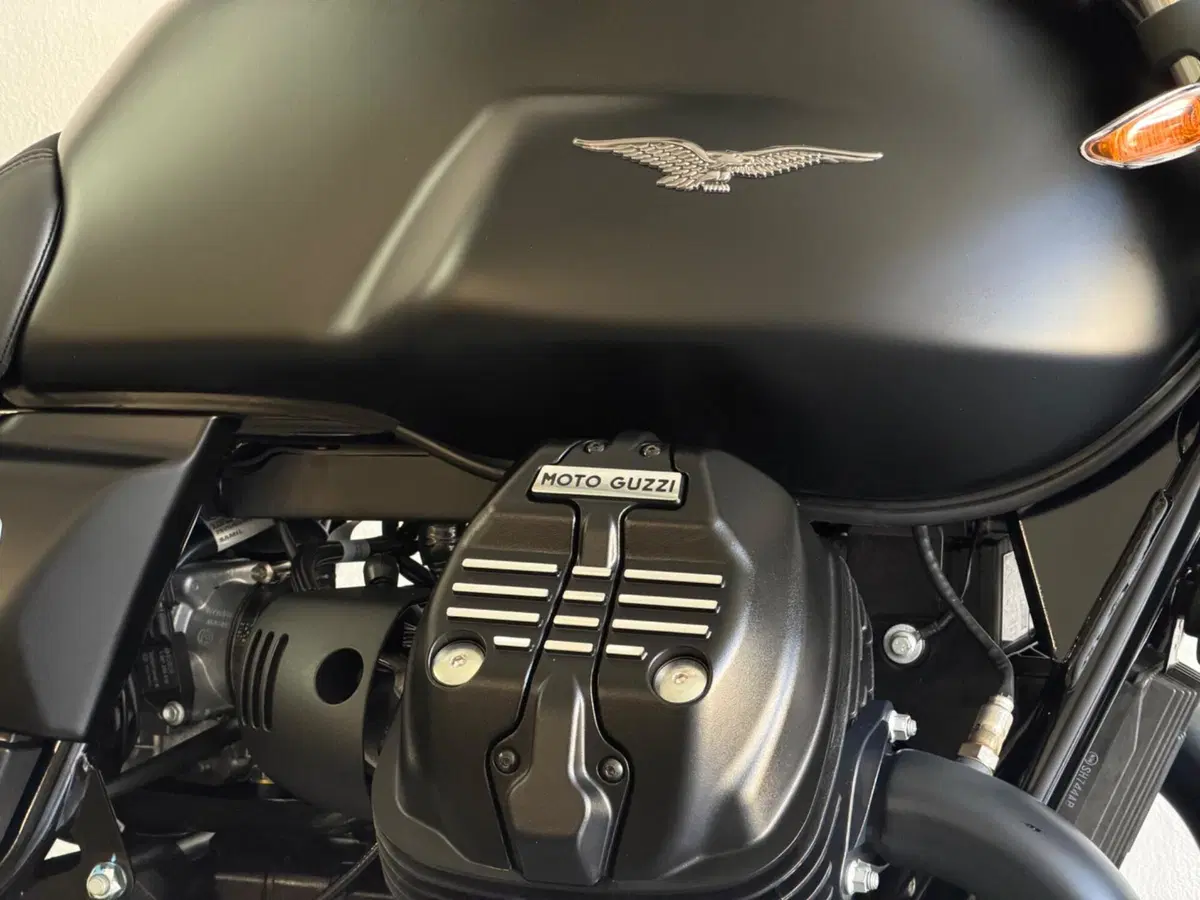 Moto Guzzi V7 Stone (2025 - 26) (4)