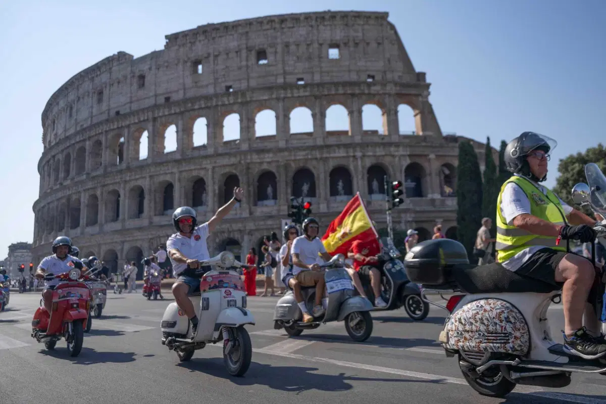 L'abbraccio di Roma alla Vespa, per celebrare gli 80 anni del mito! [VIDEO e GALLERY] (5)
