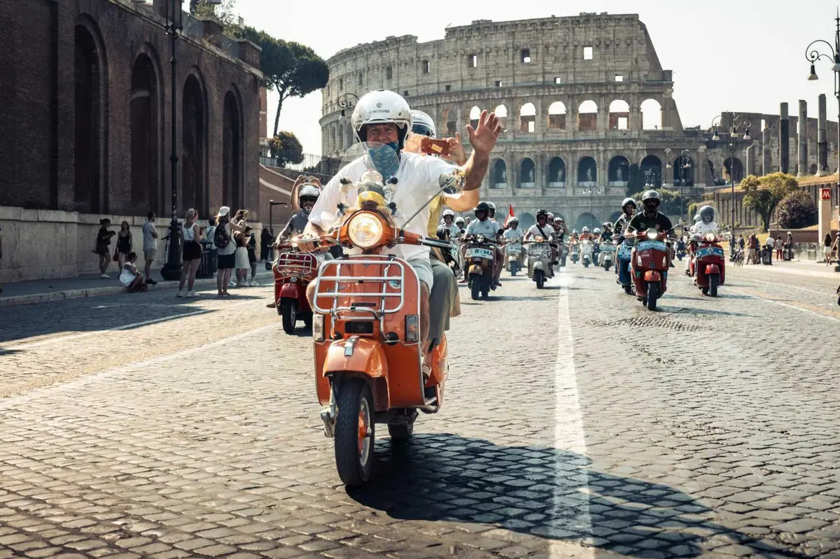 L'abbraccio di Roma alla Vespa, per celebrare gli 80 anni del mito! [VIDEO e GALLERY] (6)