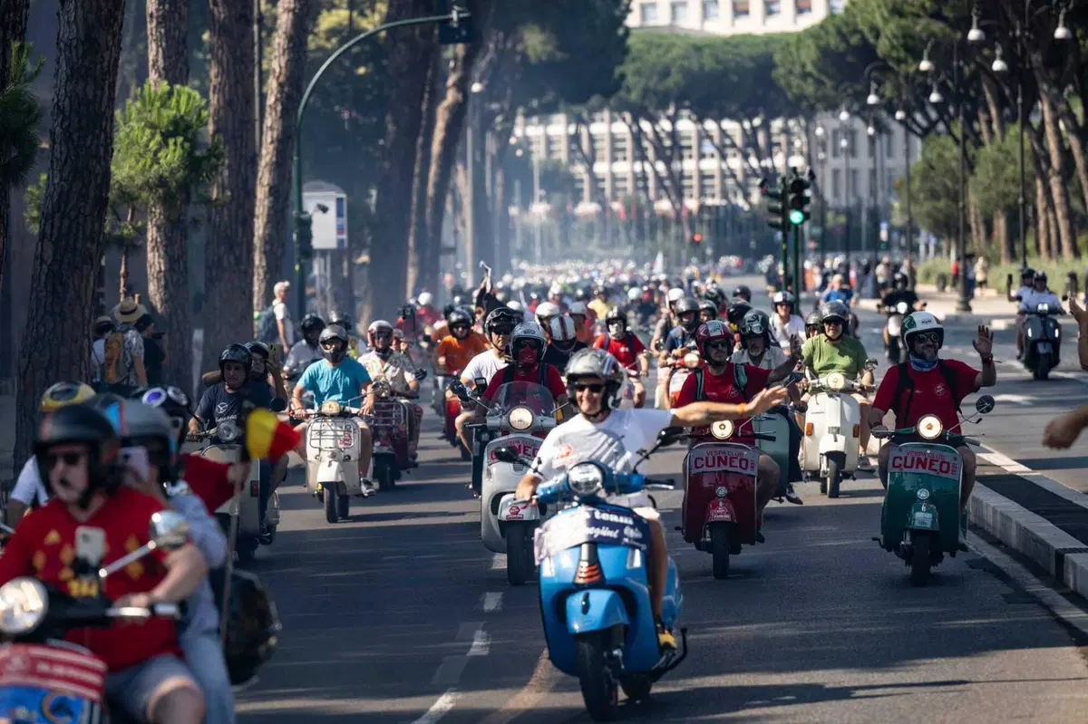 L'abbraccio di Roma alla Vespa, per celebrare gli 80 anni del mito! [VIDEO e GALLERY] (7)