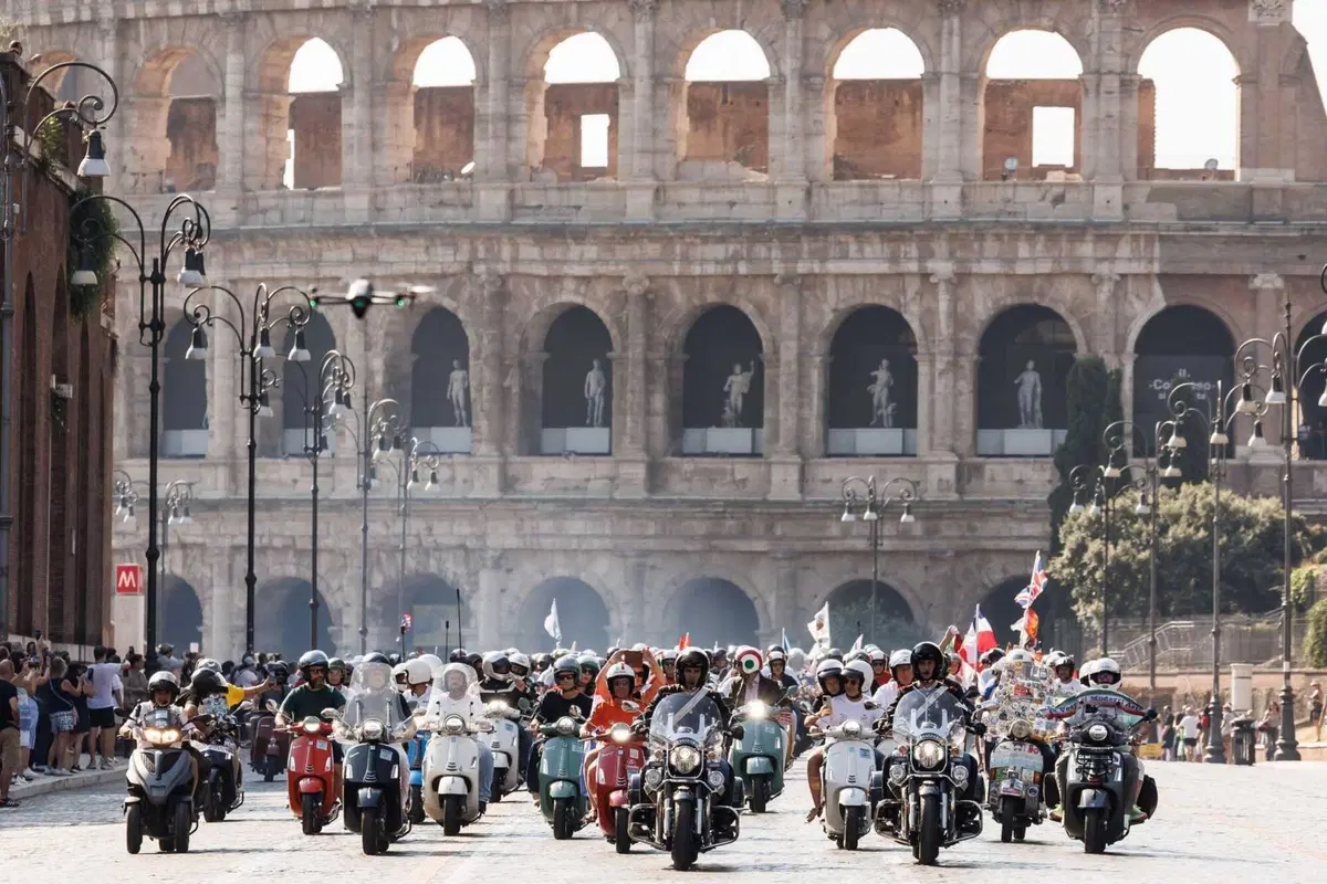 L'abbraccio di Roma alla Vespa, per celebrare gli 80 anni del mito! [VIDEO e GALLERY] (10)