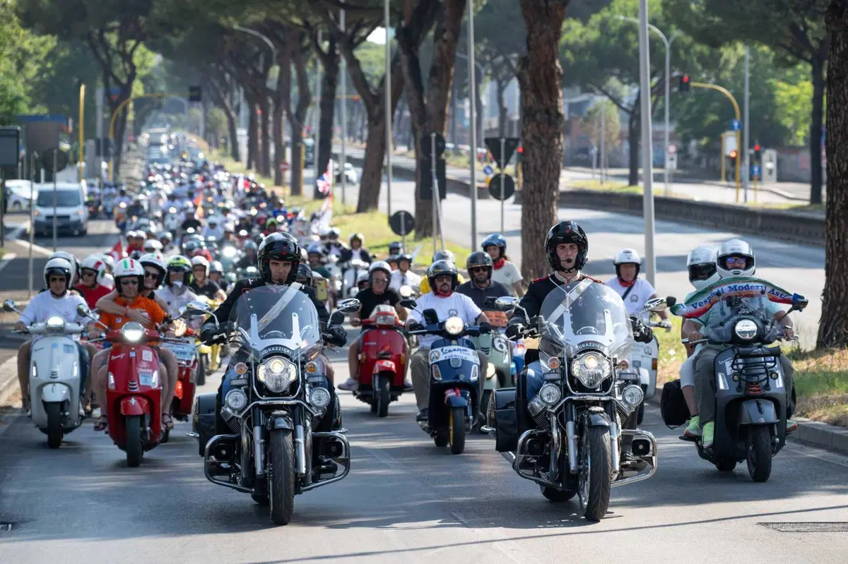 L'abbraccio di Roma alla Vespa, per celebrare gli 80 anni del mito! [VIDEO e GALLERY] (11)