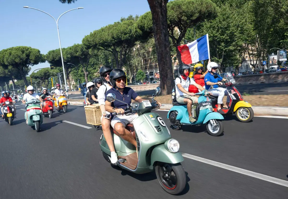L'abbraccio di Roma alla Vespa, per celebrare gli 80 anni del mito! [VIDEO e GALLERY] (13)