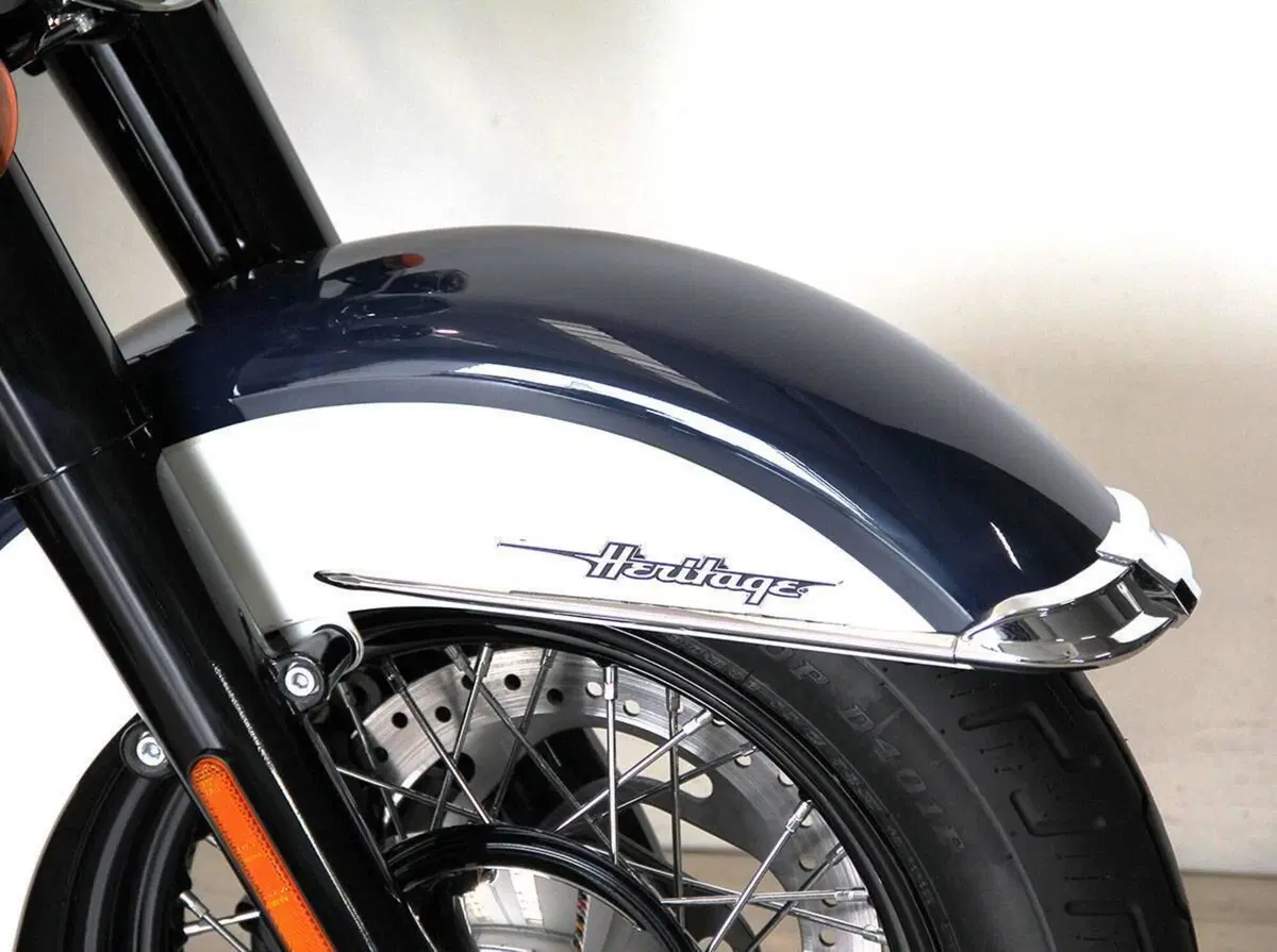 Harley-Davidson 107 Heritage Classic (2018 - 19) - FLHC (3)