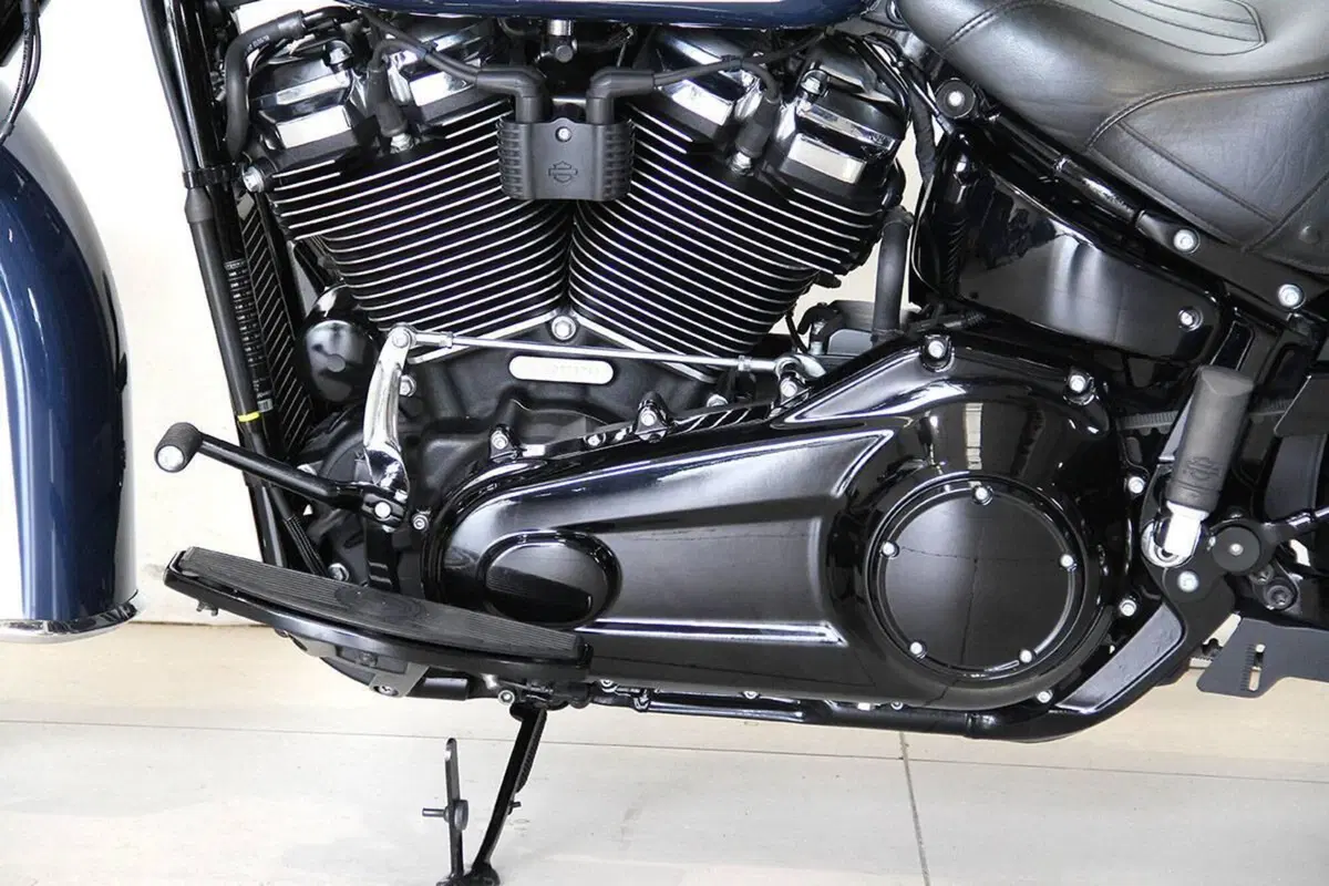 Harley-Davidson 107 Heritage Classic (2018 - 19) - FLHC (13)