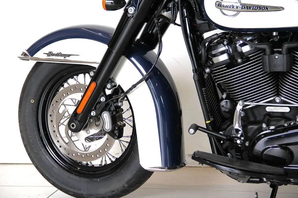 Harley-Davidson 107 Heritage Classic (2018 - 19) - FLHC (14)