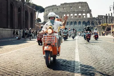 L'abbraccio di Roma alla Vespa, per celebrare gli 80 anni del mito! [VIDEO e GALLERY]