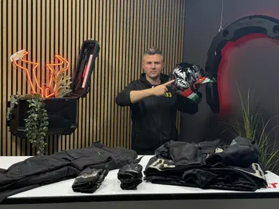 Parigi-Capo Nord in moto: come vestirsi per 6.000 km tra strada, off-road, pioggia e freddo [VIDEO]