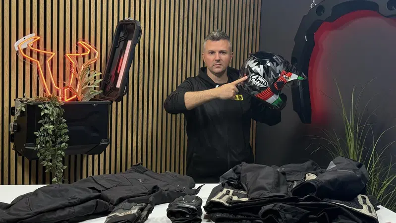 Parigi-Capo Nord in moto: come vestirsi per 6.000 km tra strada, off-road, pioggia e freddo [VIDEO]