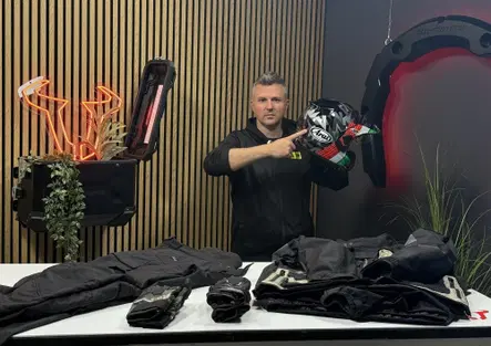 Parigi-Capo Nord in moto: come vestirsi per 6.000 km tra strada, off-road, pioggia e freddo [VIDEO]