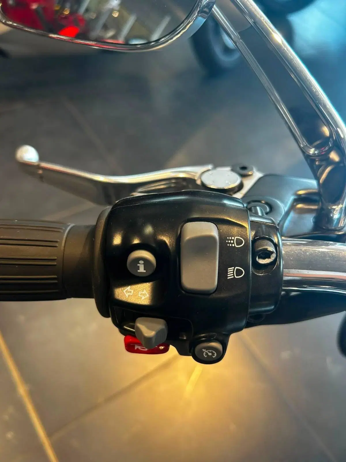 Triumph Bonneville Speedmaster 1200 Chrome Edition (2023) (5)