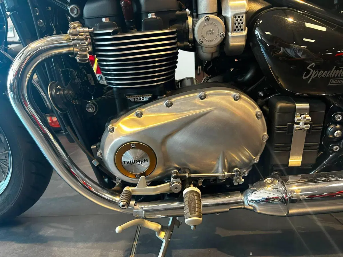 Triumph Bonneville Speedmaster 1200 Chrome Edition (2023) (8)