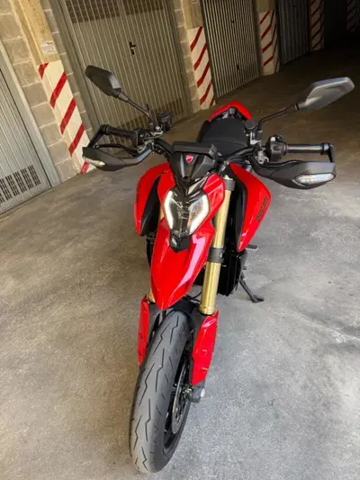 Ducati Hypermotard V2 (2026) usata