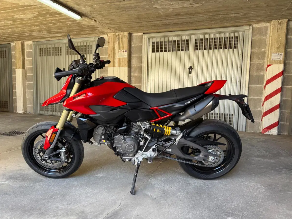 Ducati Hypermotard V2 (2026) (2)
