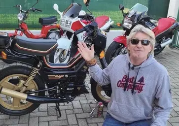 Le moto e Bircide il Paninaro, custode di un fenomeno giovanile degli anni Ottanta [VIDEO]