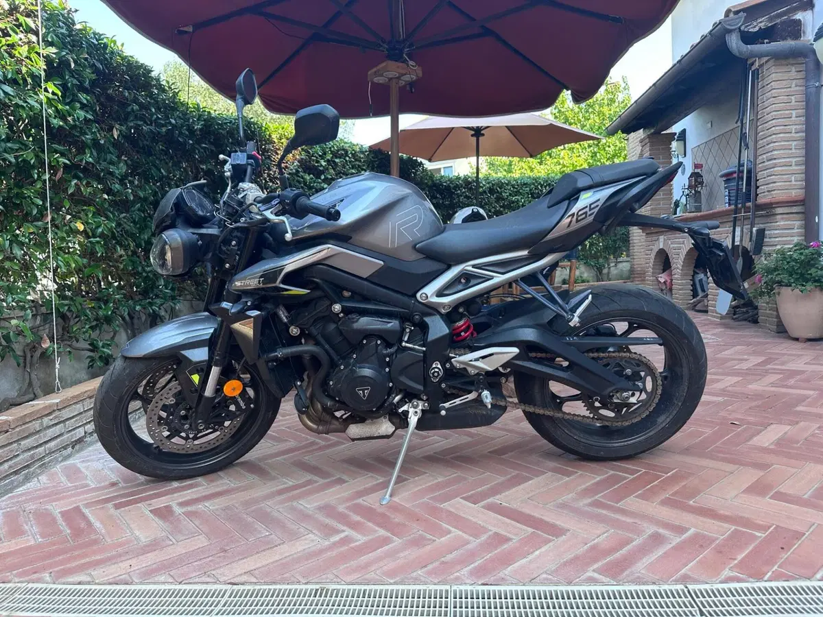 Triumph Street Triple 765 R (2023 - 26)