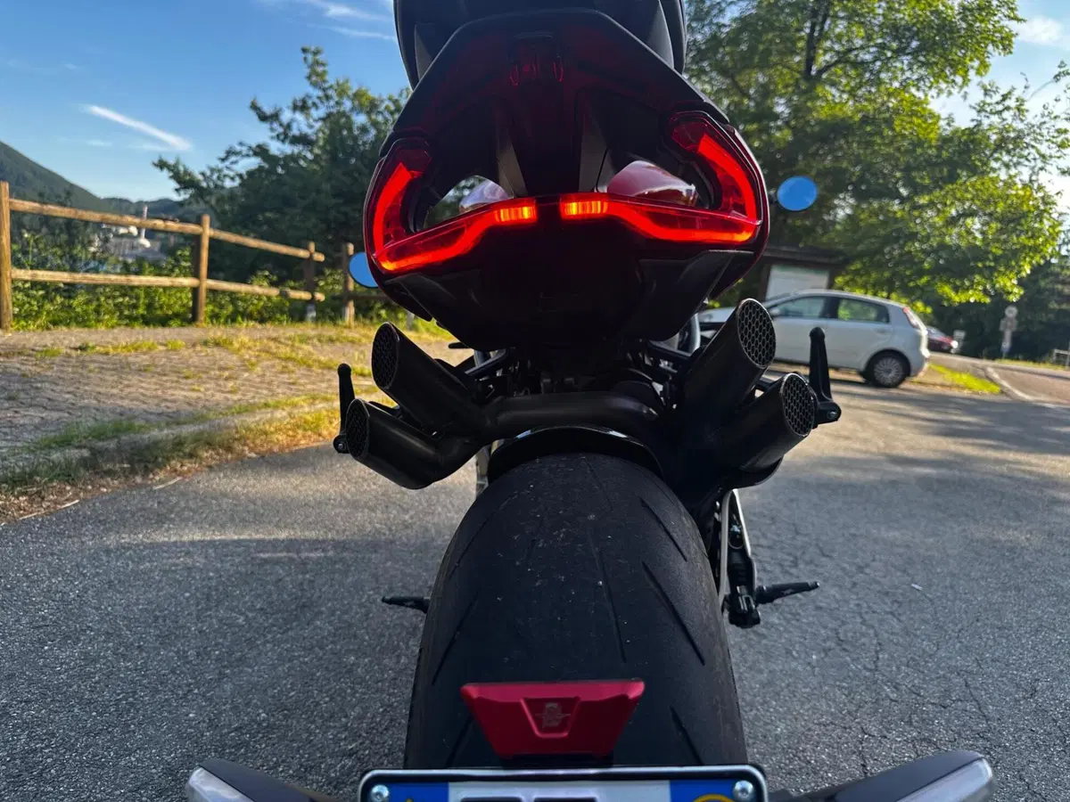MV Agusta Brutale 1000 RR (2020) (8)