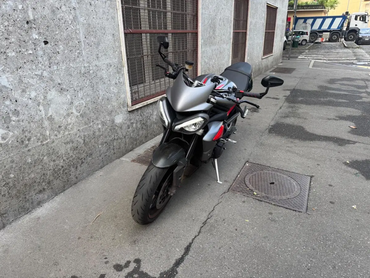 Triumph Street Triple R (2013 - 14)