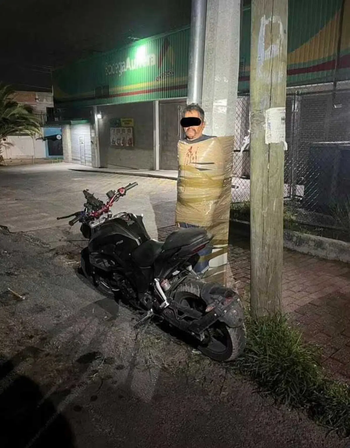 E' tornato Batman! In Messico ce l'ha coi ladri di moto (2)