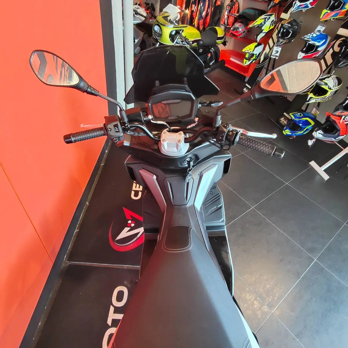 Aprilia SR GT 200 (2022 - 24) (3)