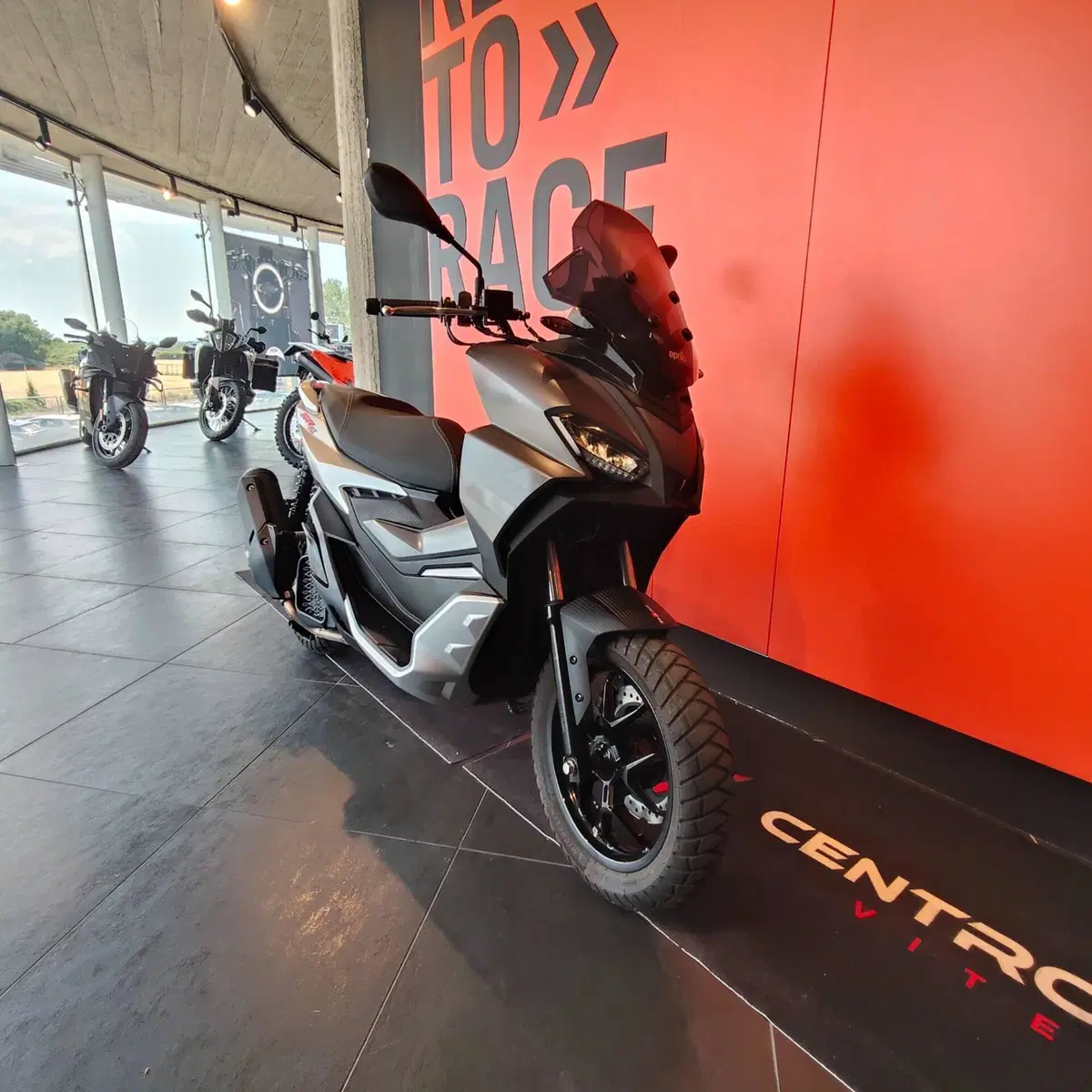 Aprilia SR GT 200 (2022 - 24) (6)