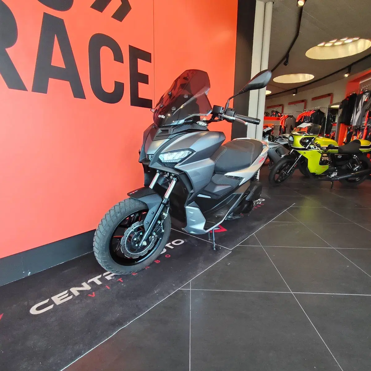 Aprilia SR GT 200 (2022 - 24) (9)