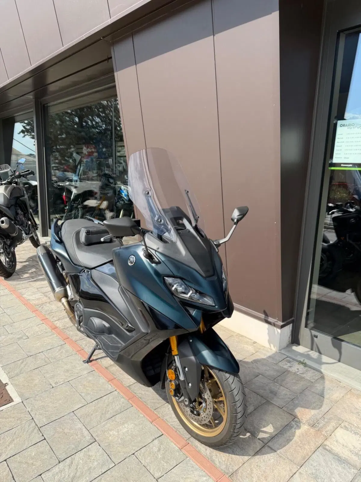 Yamaha T-Max 560 Tech Max (2022 - 24) (2)