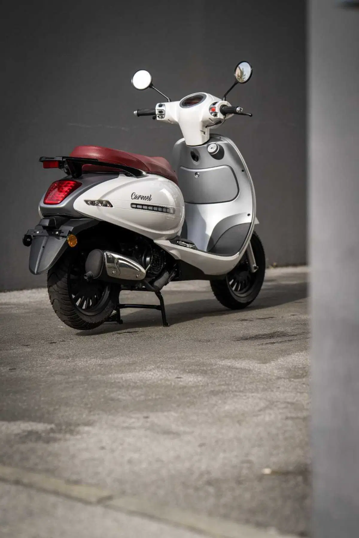 Arriva UM Carmel 125, stile retrò (2)