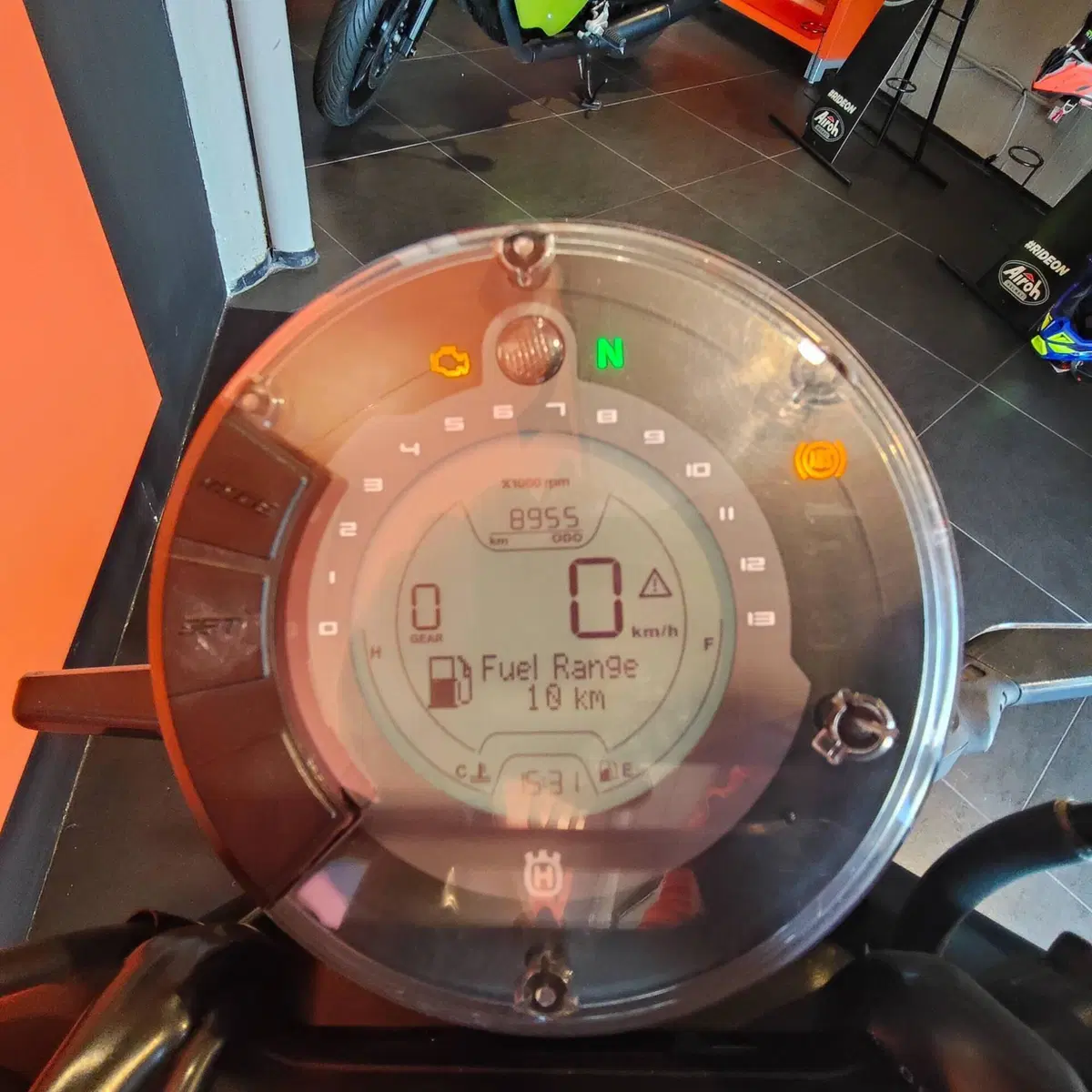 Husqvarna Svartpilen 401 (2021 - 23) (4)