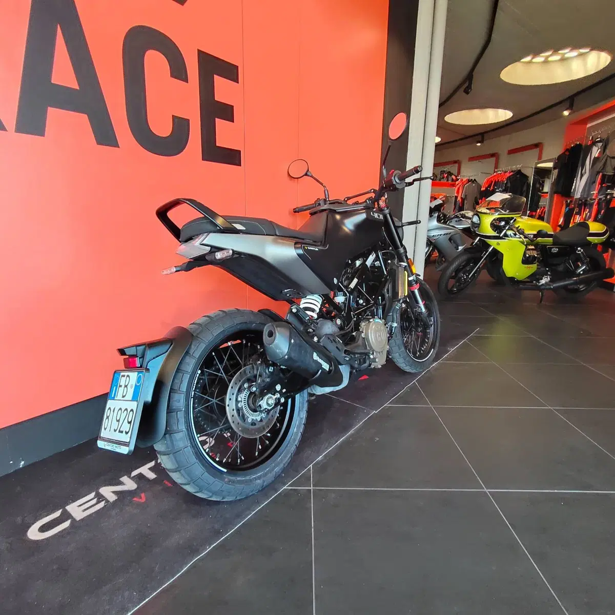 Husqvarna Svartpilen 401 (2021 - 23) (5)