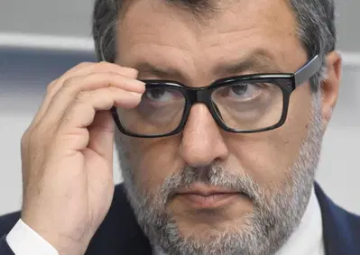 Meno morti sulle strade nel 2026: Salvini esulta, ma i numeri chiedono cautela