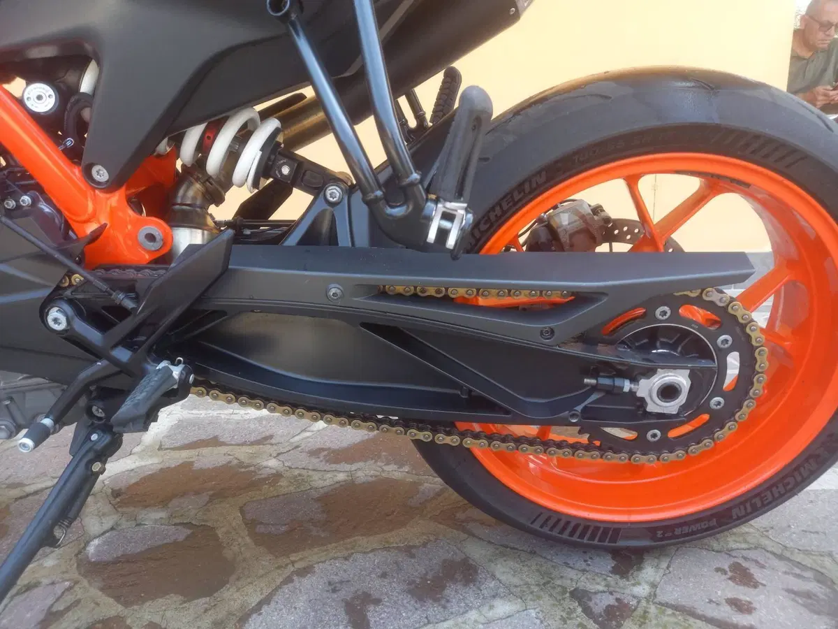 KTM 890 Duke R (2020) (7)