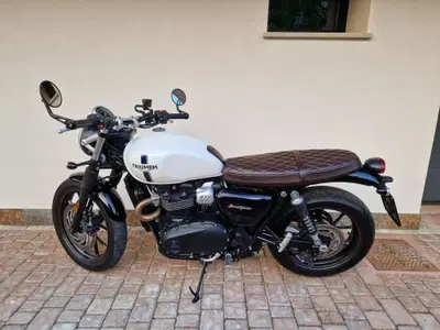 Triumph Street Twin 900 (2017 - 18) usata
