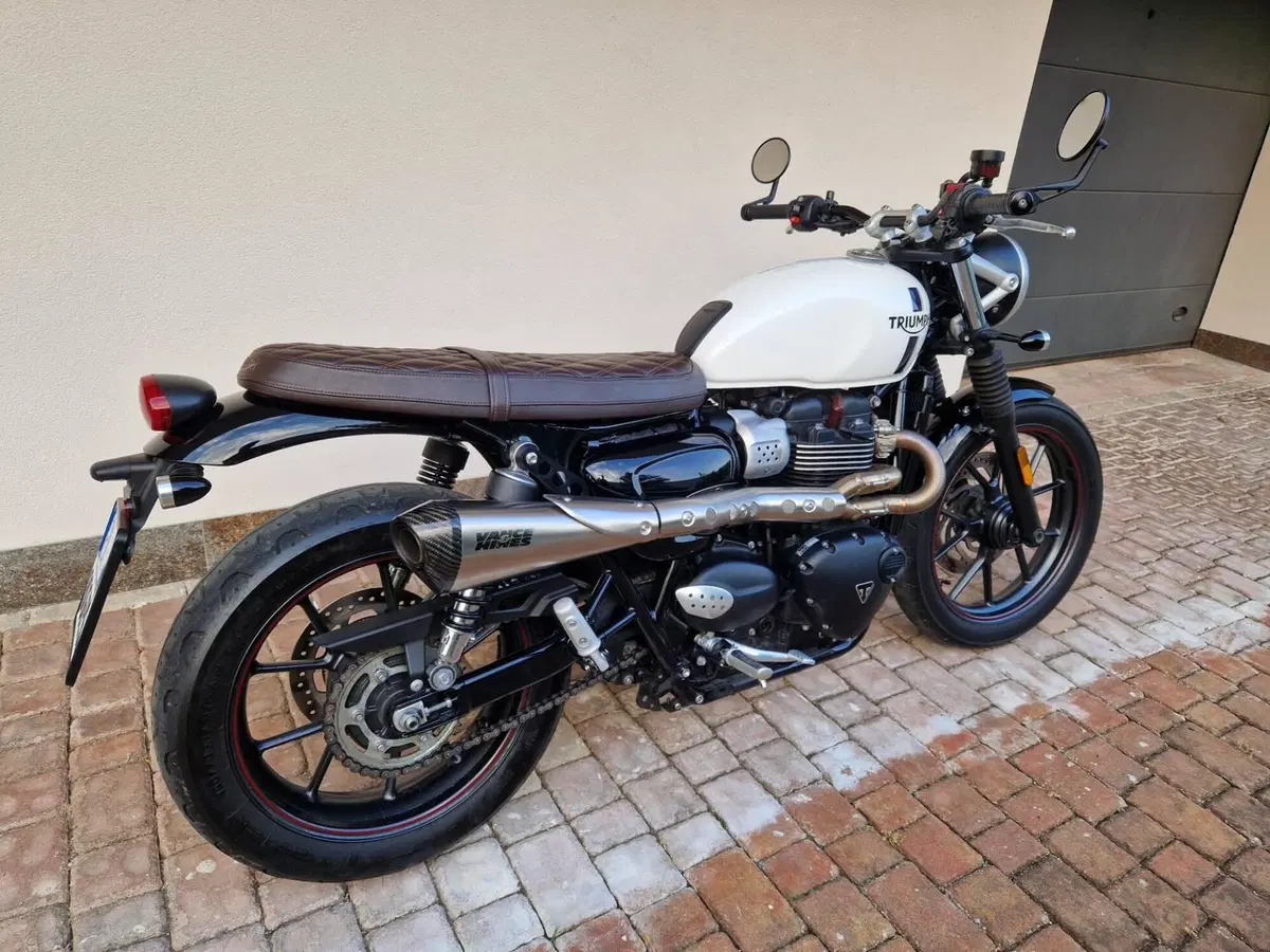 Triumph Street Twin 900 (2017 - 18) (4)