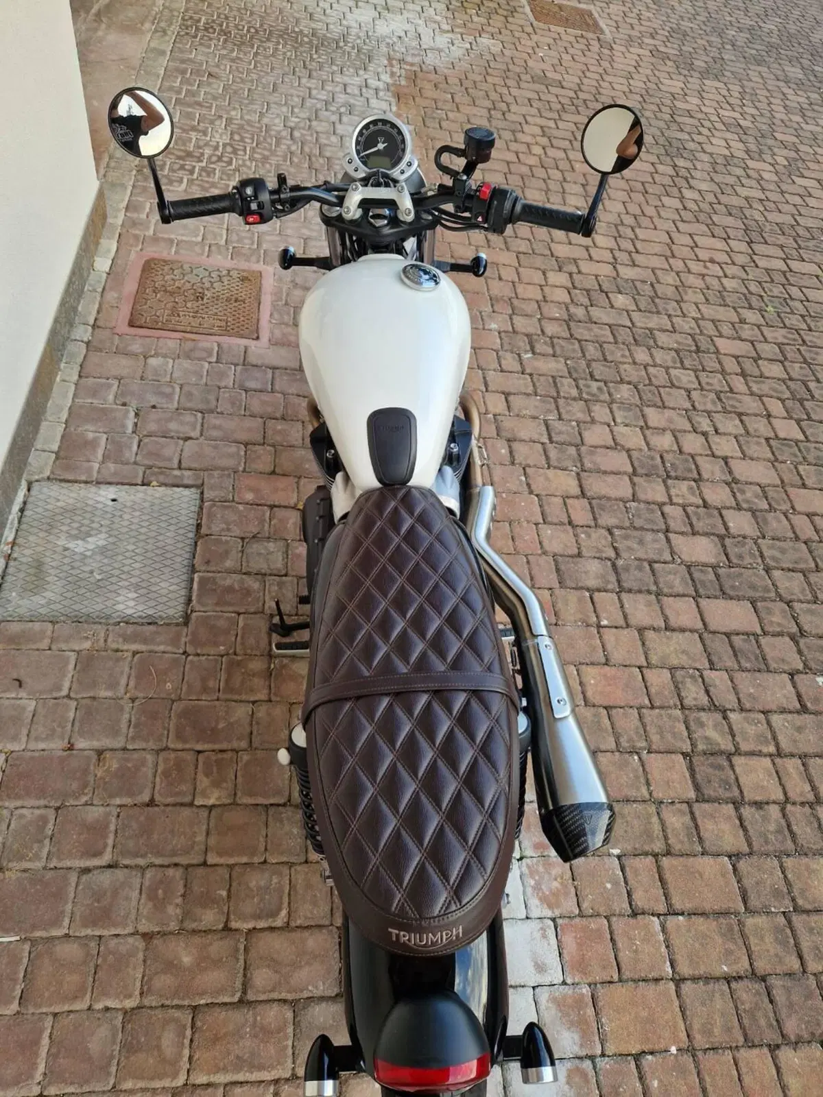 Triumph Street Twin 900 (2017 - 18) (5)