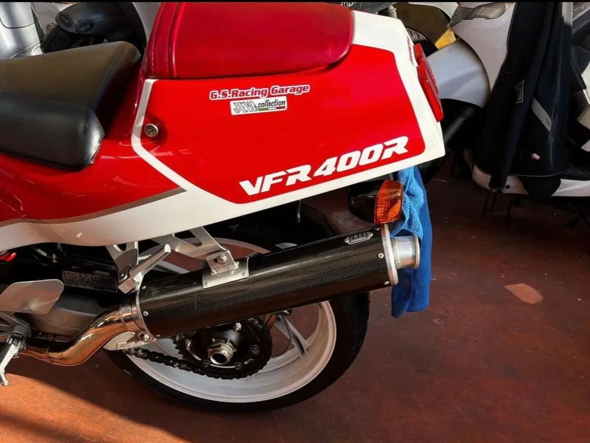 Honda VFR 400 R NC30 (3)