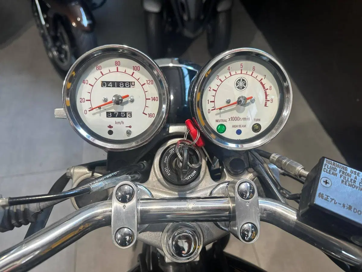 Yamaha SR 400 (2013 - 17) (6)