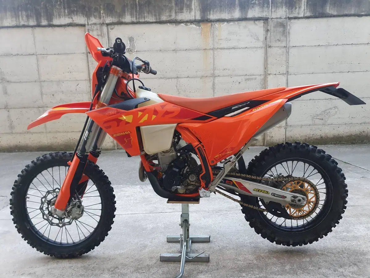 KTM 350 EXC-F Six Days (2025) (2)